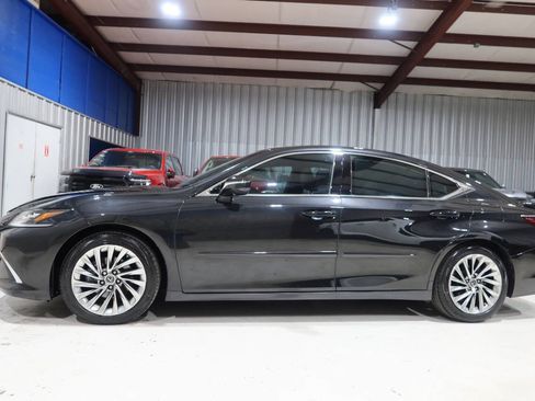 Used 2022 Lexus ES 350 Ultra Luxury w/ Accessory Package 2 FWD image 1