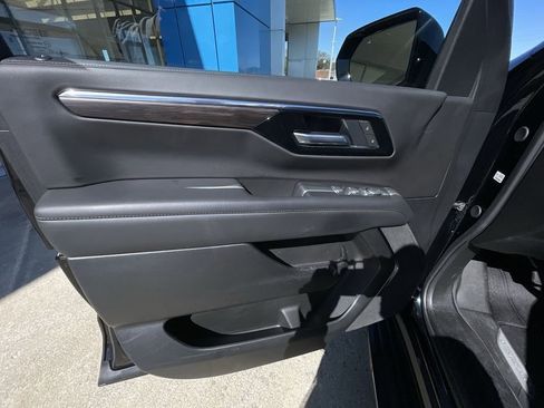 Used 2025 Chevrolet Suburban LS image 22
