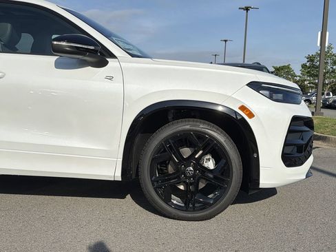 New 2026 Volkswagen Tiguan SE R-Line FWD image 9