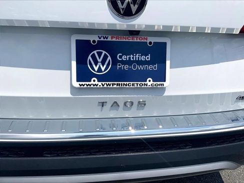 Certified 2023 Volkswagen Taos SE w/ Panoramic Sunroof Package AWD/4WD image 18