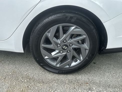 Used 2024 Hyundai Elantra SEL FWD image 10