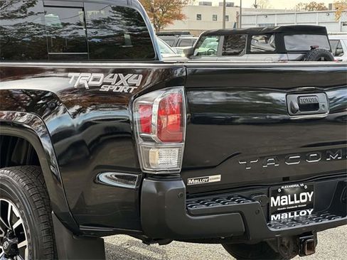 Used 2022 Toyota Tacoma TRD Sport w/ TRD Premium Sport Package image 6