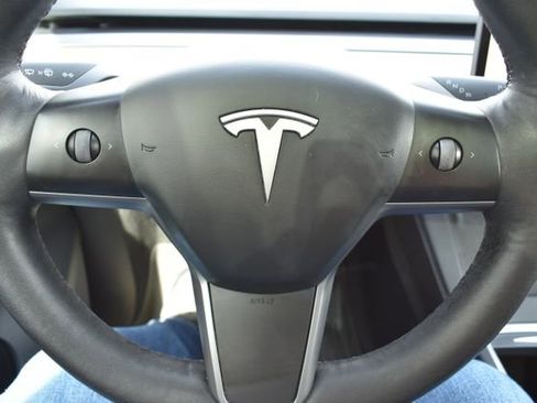 Used 2022 Tesla Model Y Long Range AWD/4WD image 19