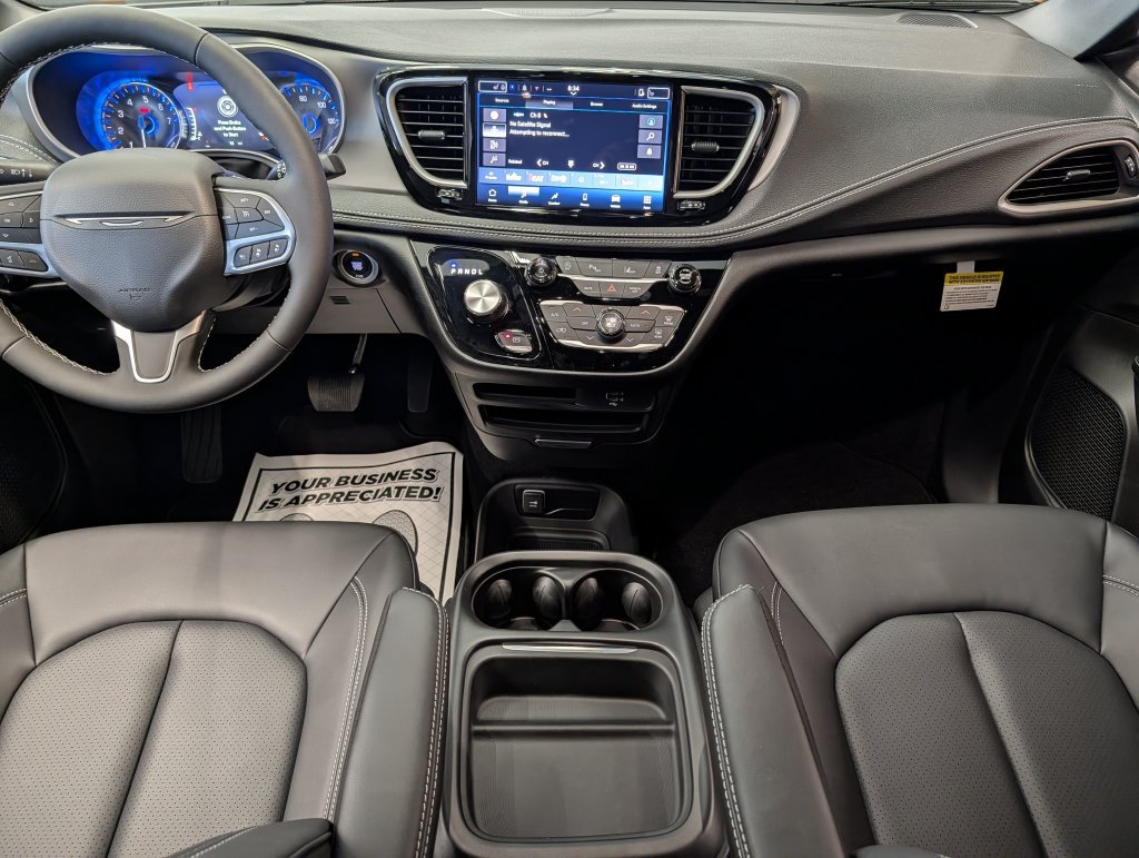 New 2027 Chrysler Pacifica Select FWD image 8