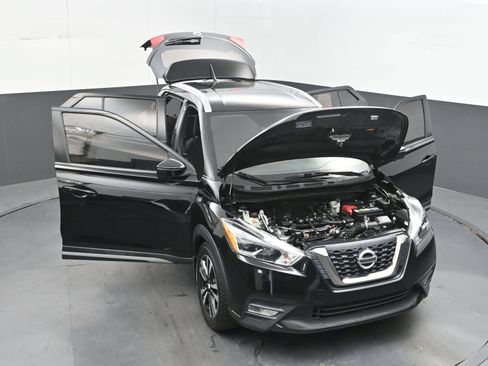 Used 2018 Nissan Kicks SR FWD image 40