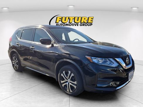 Used 2020 Nissan Rogue S FWD image 1