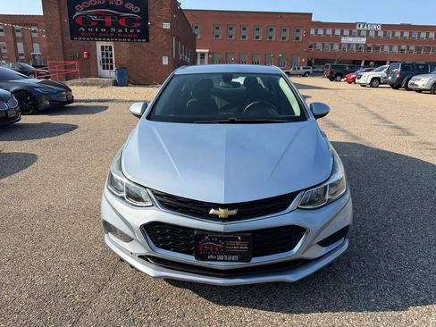 Used 2017 Chevrolet Cruze LS FWD image 9