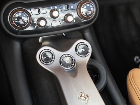 Used 2011 Ferrari California RWD image 23
