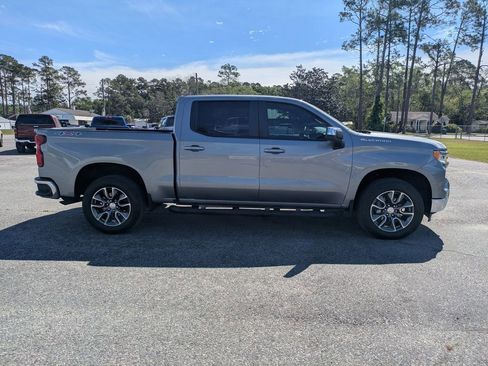 Used 2024 Chevrolet Silverado 1500 LT AWD/4WD image 3