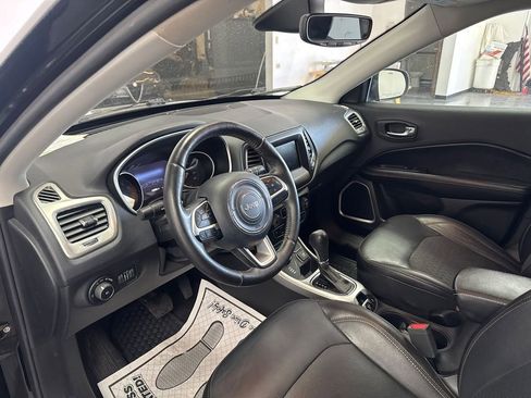 Used 2019 Jeep Compass Latitude w/ Popular Equipment Group AWD/4WD image 8
