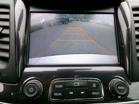 Used 2015 Chevrolet Impala LT w/ Convenience Package image 16