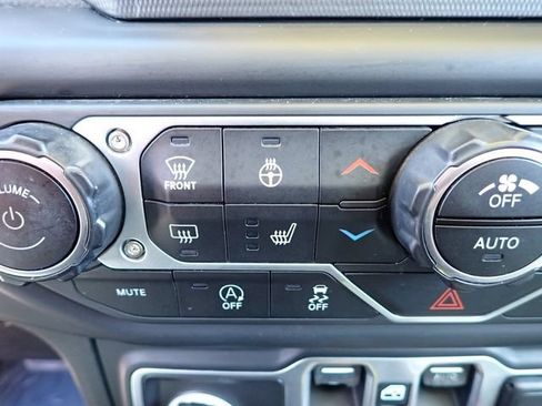 Used 2018 Jeep Wrangler Unlimited Sahara AWD/4WD image 22