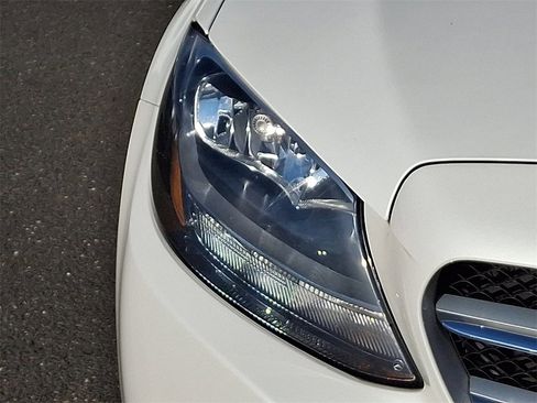 Used 2018 Mercedes-Benz C 300 4MATIC Sedan image 9