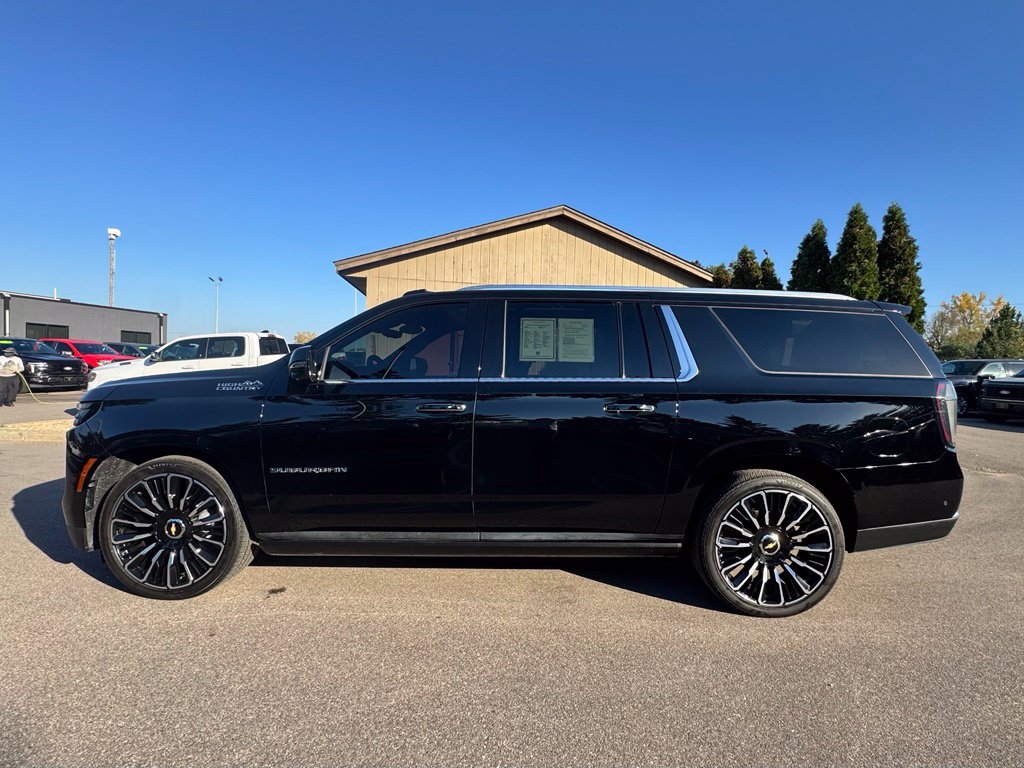 Used 2025 Chevrolet Suburban High Country AWD/4WD image 12