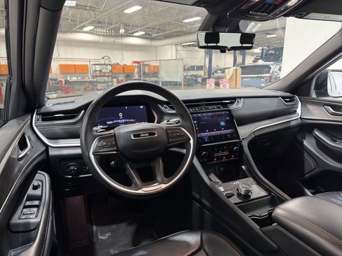 Used 2024 Jeep Grand Cherokee L Limited w/ Luxury Tech Group II image 12