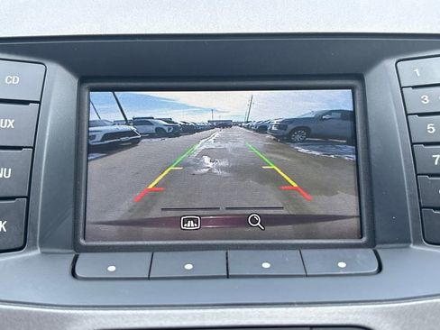 Used 2018 Ford Taurus SEL image 32