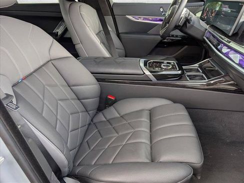 Used 2025 BMW 760i xDrive w/ Executive Package AWD/4WD image 23
