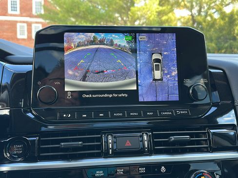 Used 2025 Nissan Pathfinder Platinum image 20