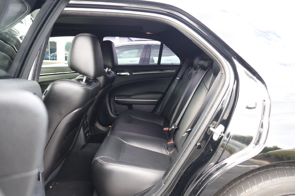 Used 2023 Chrysler 300 S w/ Comfort Group RWD image 33