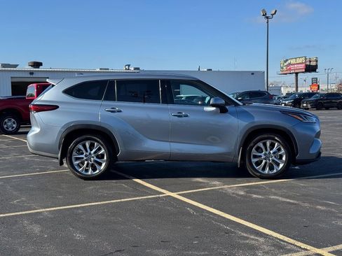 Used 2021 Toyota Highlander Limited image 2