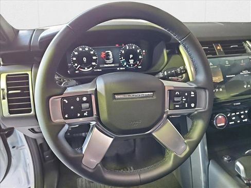 New 2025 Land Rover Discovery S image 19