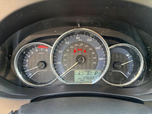 Used 2015 Toyota Corolla LE FWD image 10