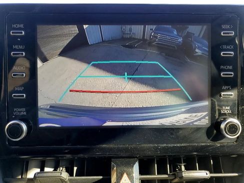 Used 2020 Toyota Corolla LE image 2