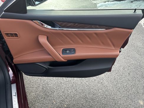 Used 2022 Maserati Quattroporte Modena Q4 image 23