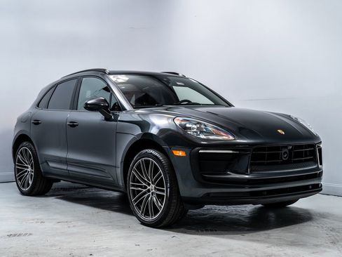 Used 2025 Porsche Macan image 9