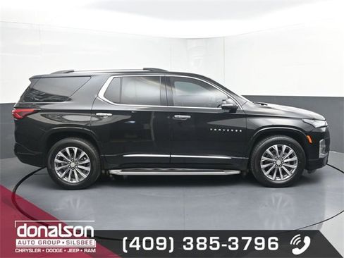 Used 2022 Chevrolet Traverse Premier image 2