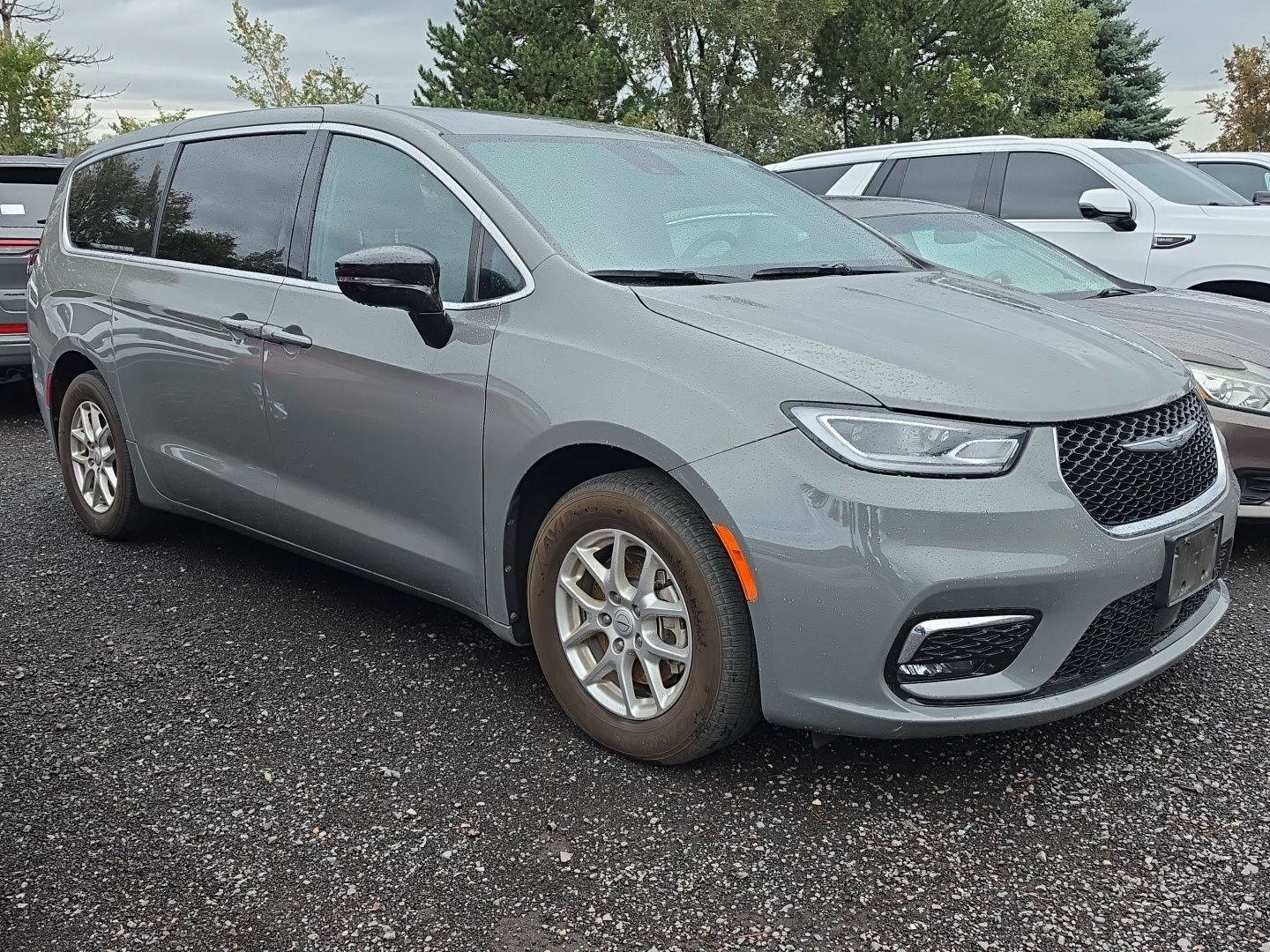 Certified 2025 Chrysler Pacifica Select FWD image 2