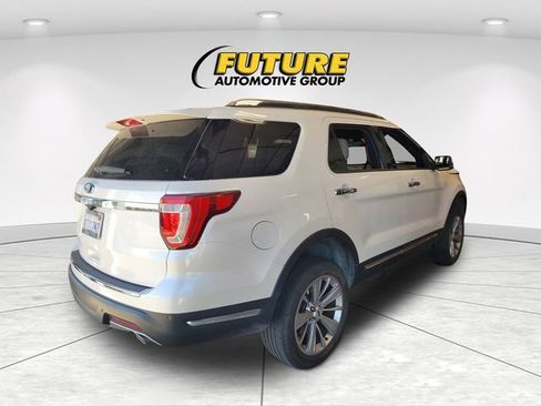 Used 2018 Ford Explorer Limited w/ Ford Safe & Smart Package FWD image 3