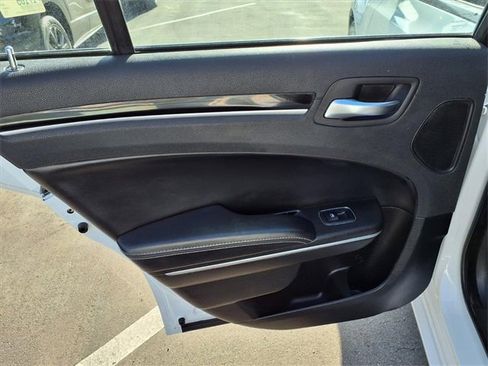 Used 2022 Chrysler 300 S image 8