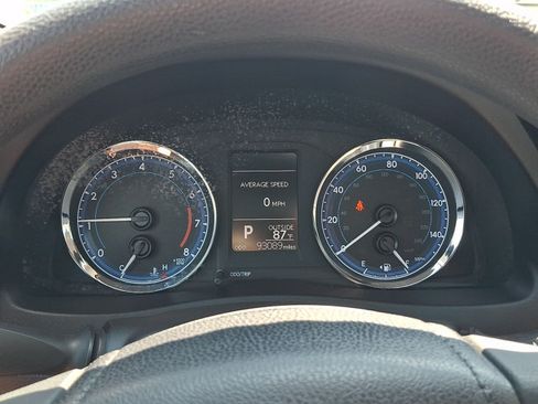 Used 2018 Toyota Corolla LE FWD image 14