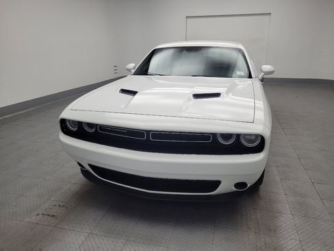 Used 2017 Dodge Challenger SXT RWD image 15