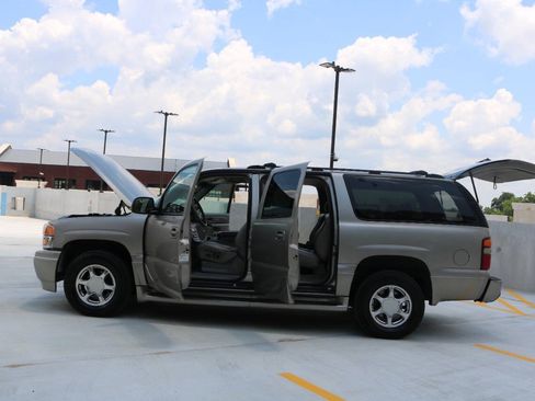 Used 2001 GMC Yukon XL Denali AWD/4WD image 77