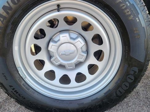 Used 2024 Chevrolet Colorado W/T RWD image 12