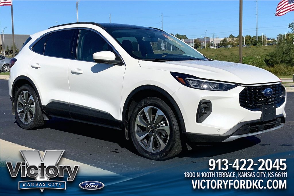 Used 2025 Ford Escape Platinum w/ Premium Technology Package AWD/4WD image 1