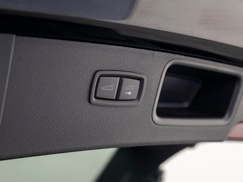 Certified 2023 Porsche Macan S image 29