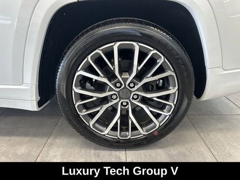 Used 2023 Jeep Grand Cherokee L Summit w/ Advanced Protech Group IV AWD/4WD image 9