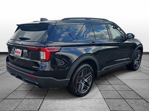 Used 2025 Ford Explorer ST-Line w/ ST-Line Street Pack image 5