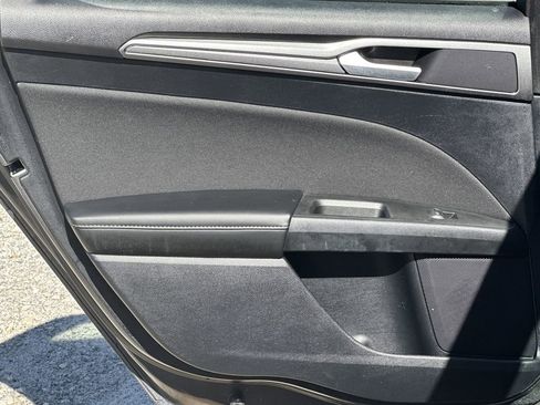 Used 2020 Ford Fusion SE image 21