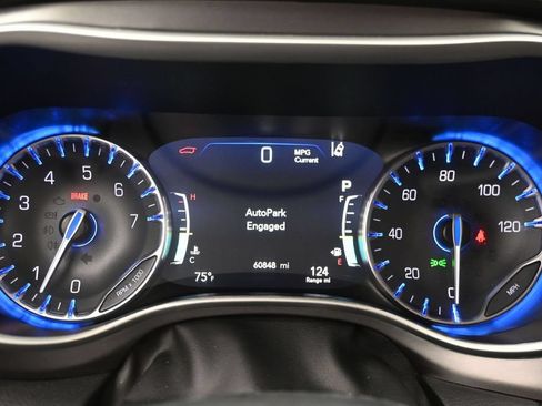 Used 2024 Chrysler Pacifica Touring-L FWD image 14