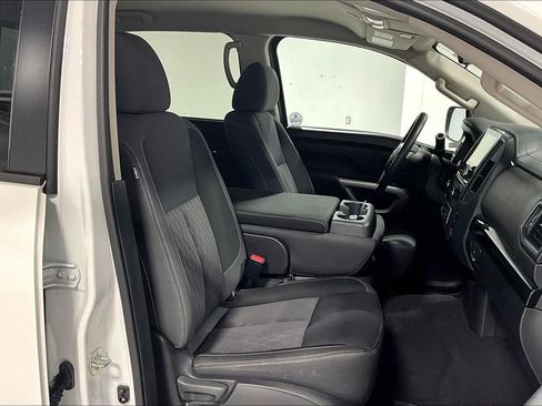 Used 2023 Nissan Titan SV image 10