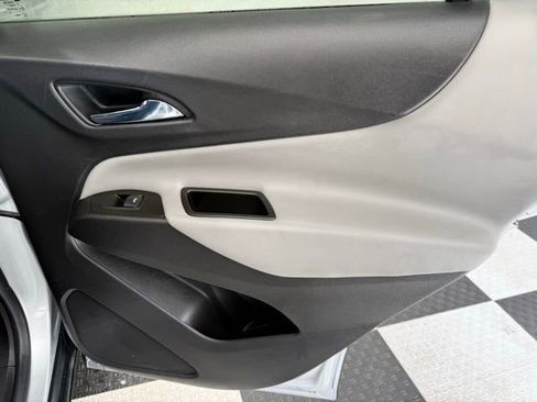 Used 2020 Chevrolet Equinox LT image 23