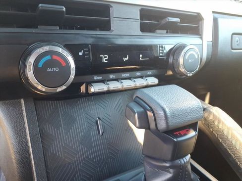 Used 2024 Toyota Tacoma TRD Sport image 15