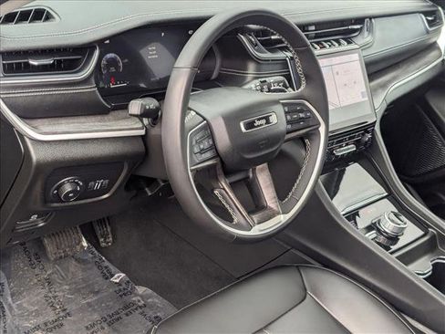 Used 2023 Jeep Grand Cherokee Limited image 10