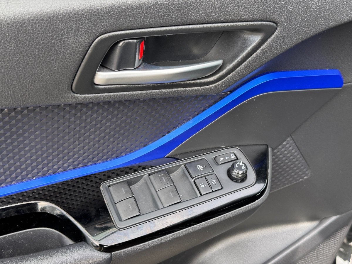 Used 2020 Toyota C-HR XLE FWD image 26