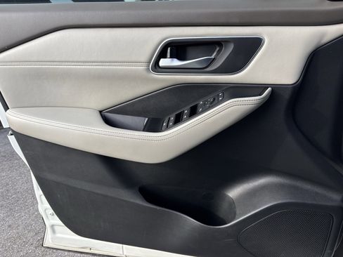 Used 2021 Nissan Rogue SV w/ Premium Package image 5