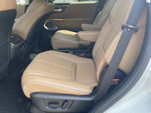Used 2025 INFINITI QX80 Sensory AWD/4WD image 12